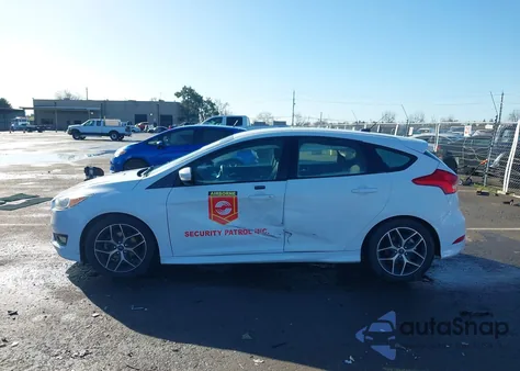 2016 Ford Focus Se z USA, uszkodzony, nr VIN 1FADP3K27GL254736